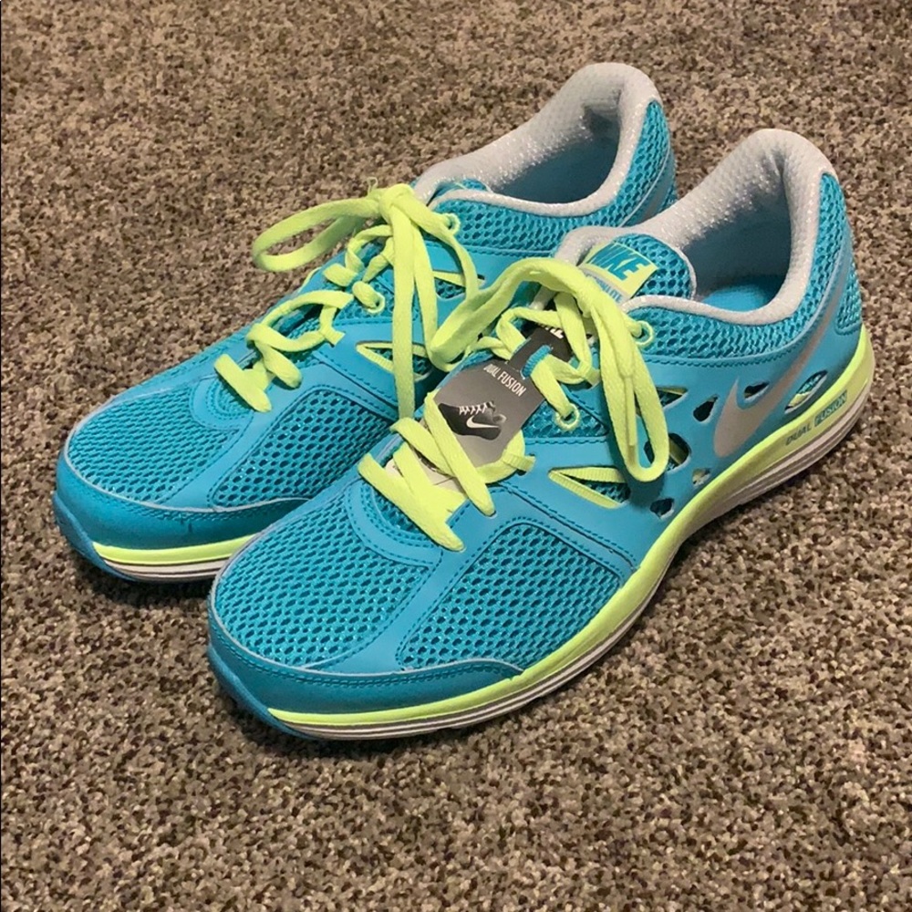Nike Dual Fusion Lite sneakers